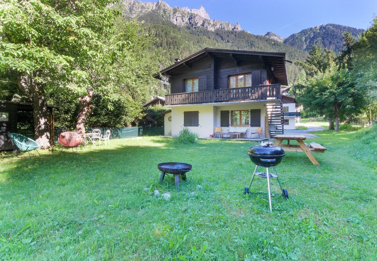 Apartment in Chamonix-Mont-Blanc - Les Fleurs de Cham bottom - Jardin privé - Vues -