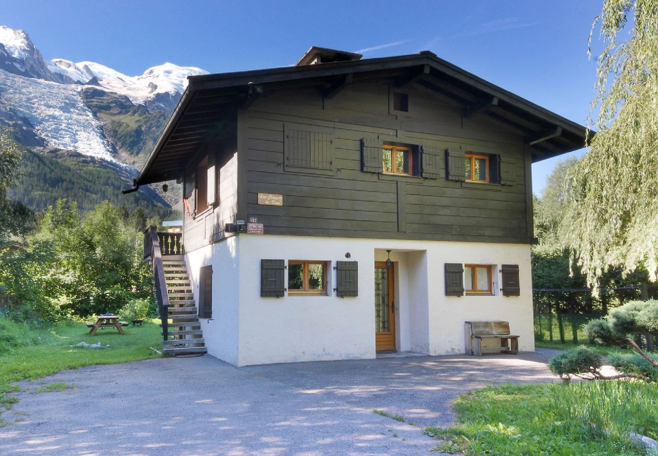 Apartment in Chamonix-Mont-Blanc - Les Fleurs de Cham bottom - Jardin privé - Vues -