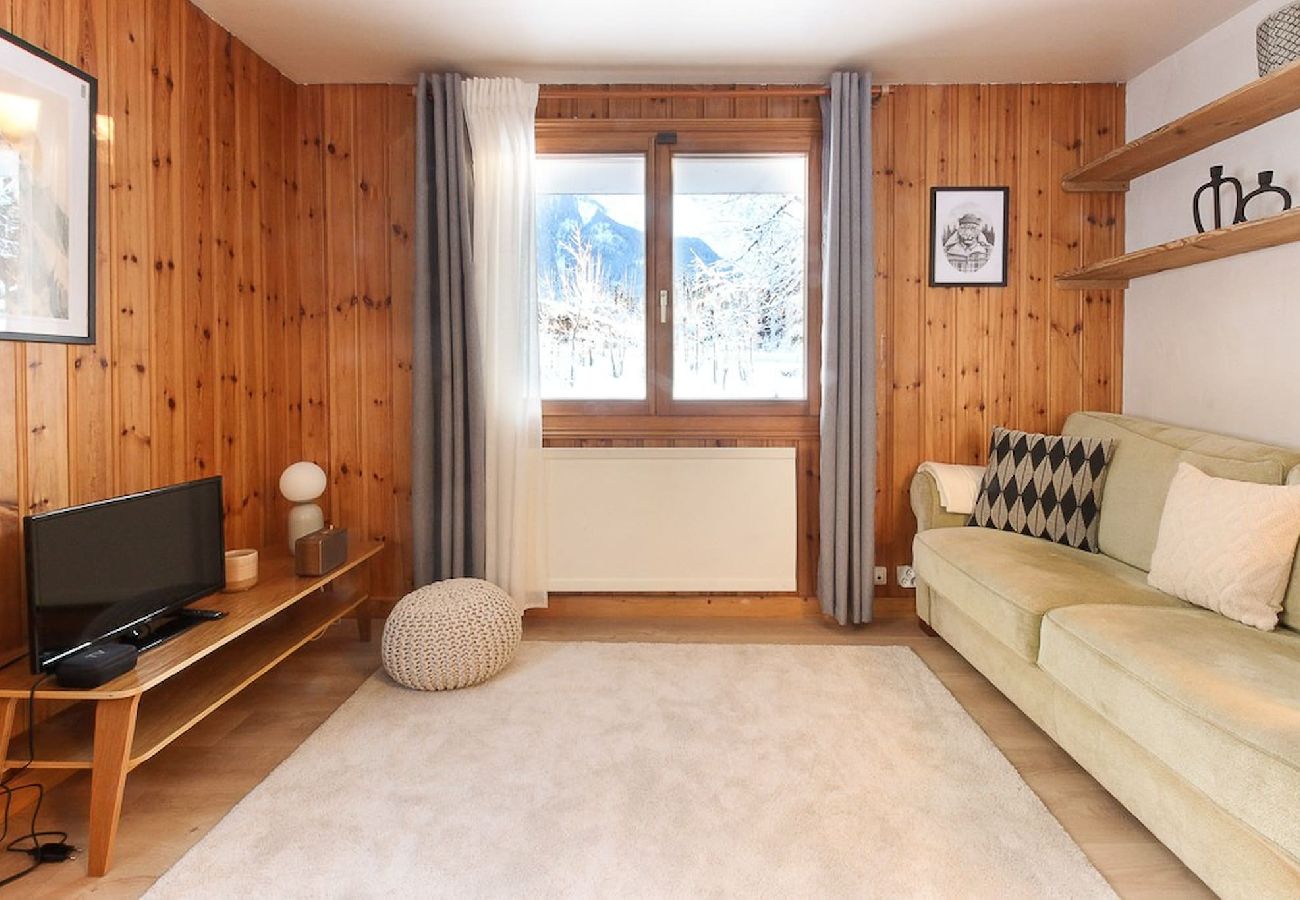 Apartment in Chamonix-Mont-Blanc - Les Fleurs de Cham bottom - Jardin privé - Vues -