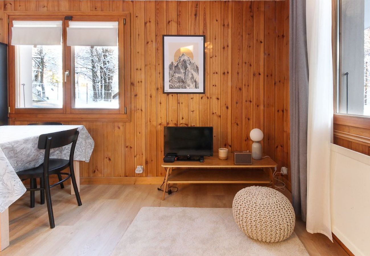 Apartment in Chamonix-Mont-Blanc - Les Fleurs de Cham bottom - Jardin privé - Vues -