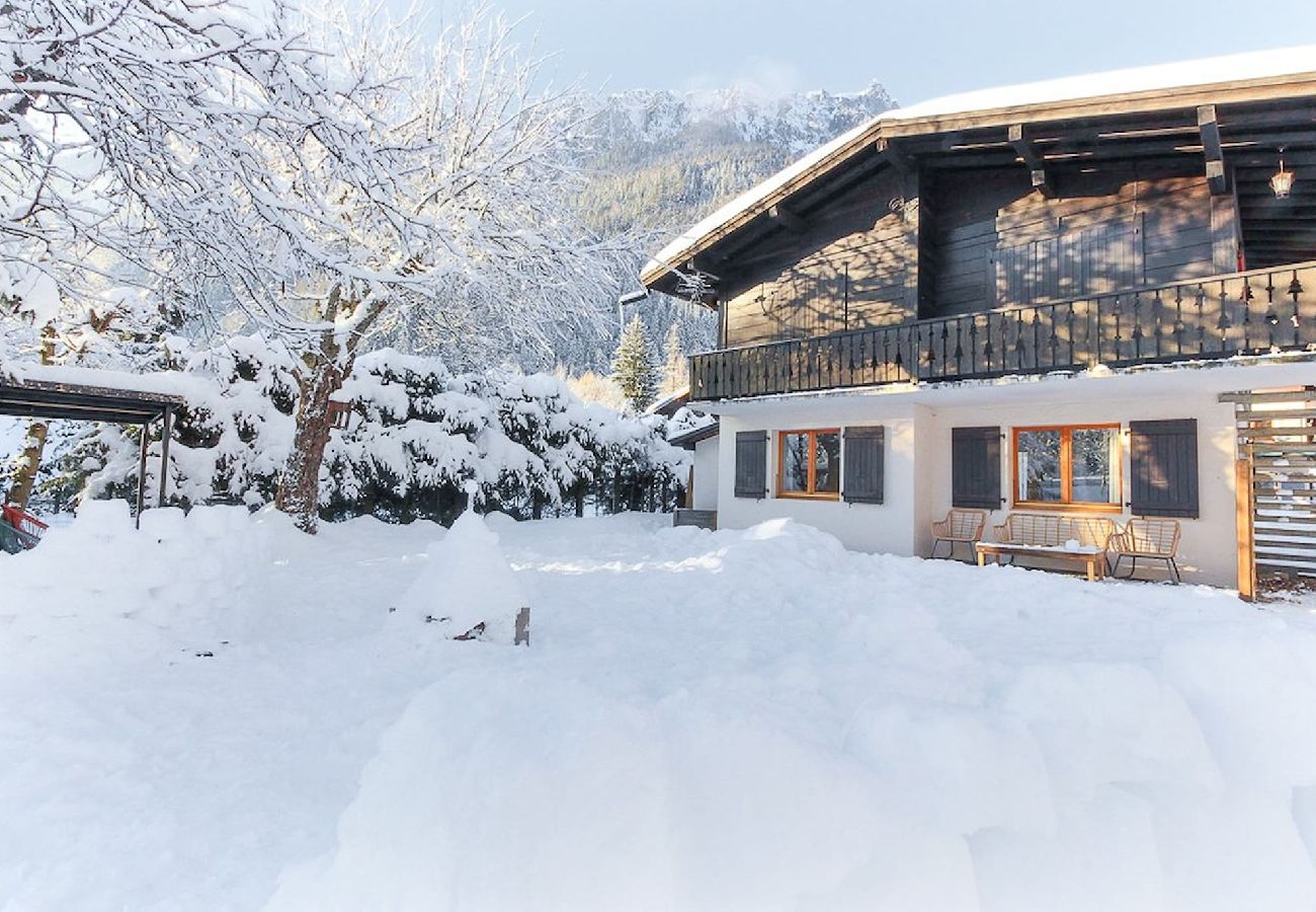 Apartment in Chamonix-Mont-Blanc - Les Fleurs de Cham top - Jardin vues - Rénové