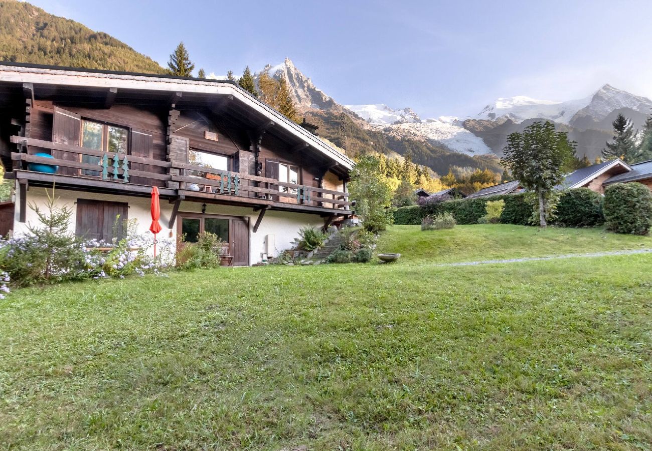 Apartment in Chamonix-Mont-Blanc - Clos de l´Ours - Jardin Privé - Parking