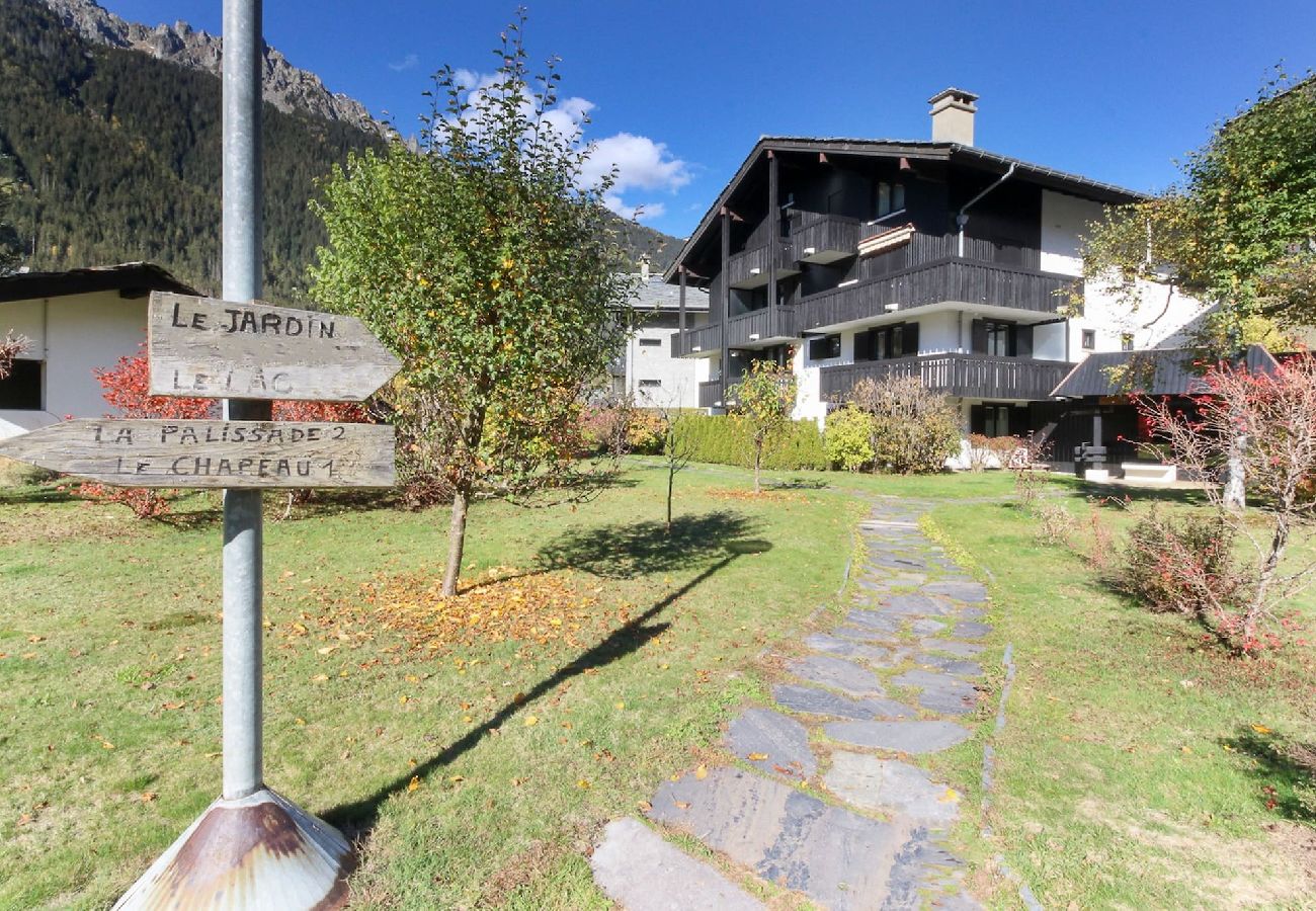 Apartment in Chamonix-Mont-Blanc - Le Jardin de Champraz-Garden & View