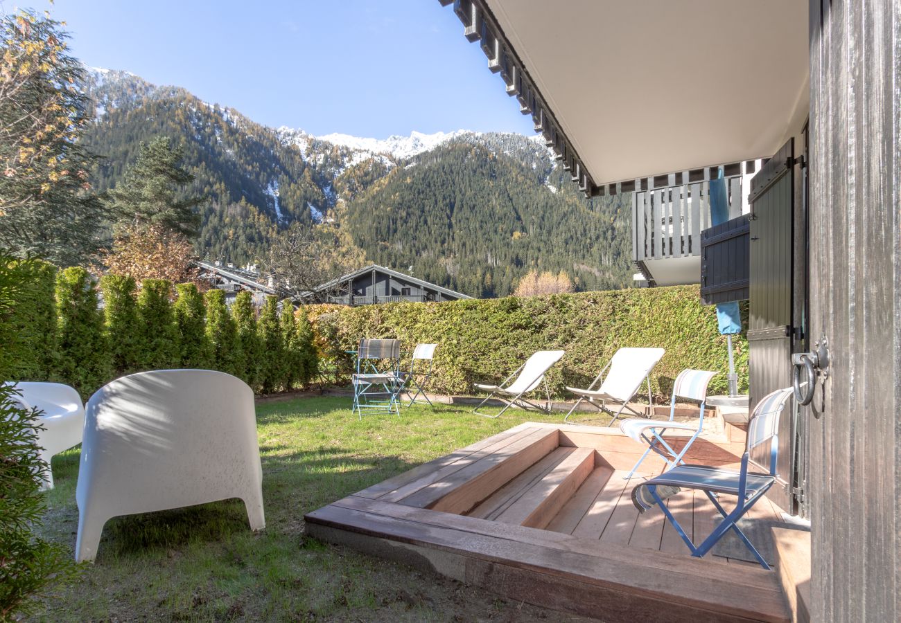 Apartment in Chamonix-Mont-Blanc - Le Jardin de Champraz-Garden & View