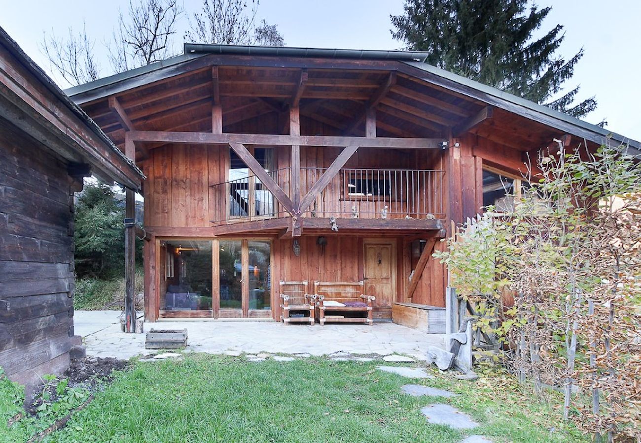 Chalet in Les Houches - Chalet des 5 Chardons - Skis aux pieds - Familial