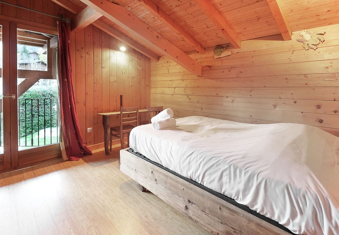 Chalet in Les Houches - Chalet des 5 Chardons - Skis aux pieds - Familial