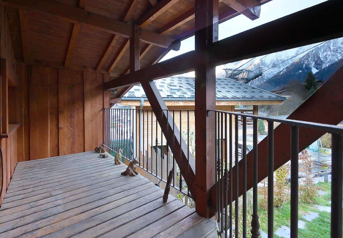 Chalet in Les Houches - Chalet des 5 Chardons - Skis aux pieds - Familial