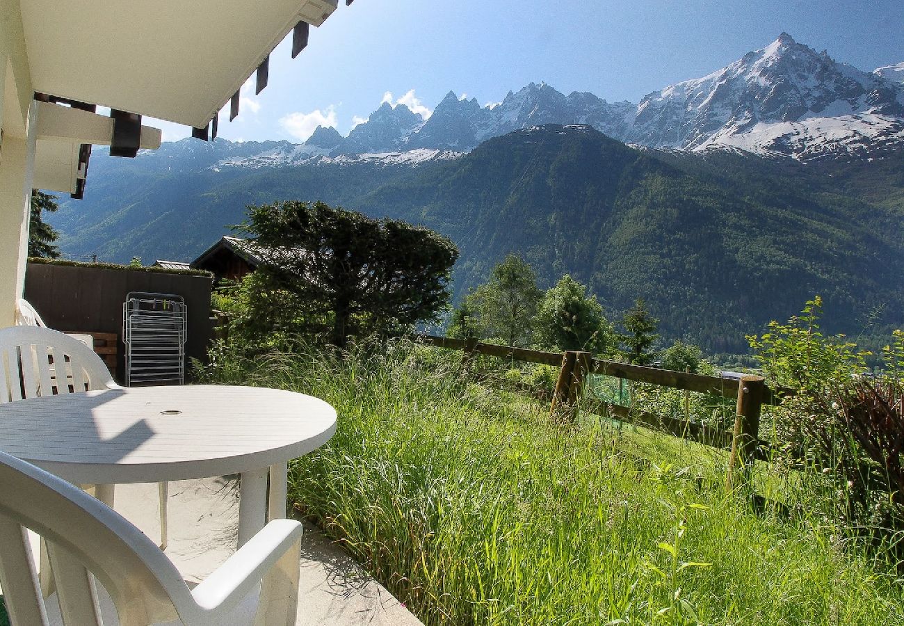 Apartment in Chamonix-Mont-Blanc - Le Cretet 2 - Jardin Privé avec Vue Mont-Blanc