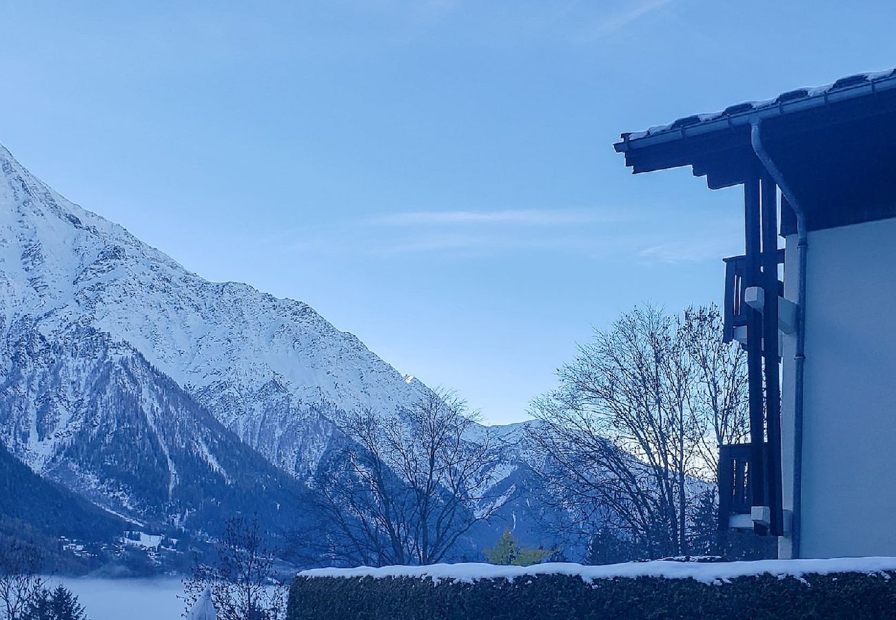 Apartment in Chamonix-Mont-Blanc - Le Cretet 2 - Jardin Privé avec Vue Mont-Blanc