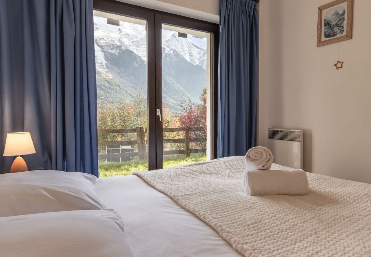 Apartment in Chamonix-Mont-Blanc - Le Cretet 2 - Jardin Privé avec Vue Mont-Blanc