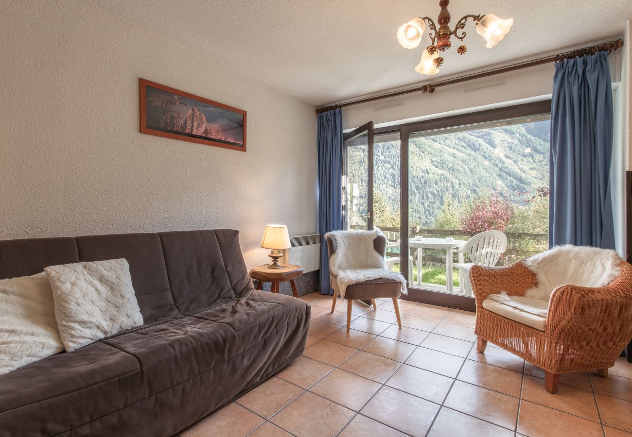 Apartment in Chamonix-Mont-Blanc - Le Cretet 2 - Jardin Privé avec Vue Mont-Blanc