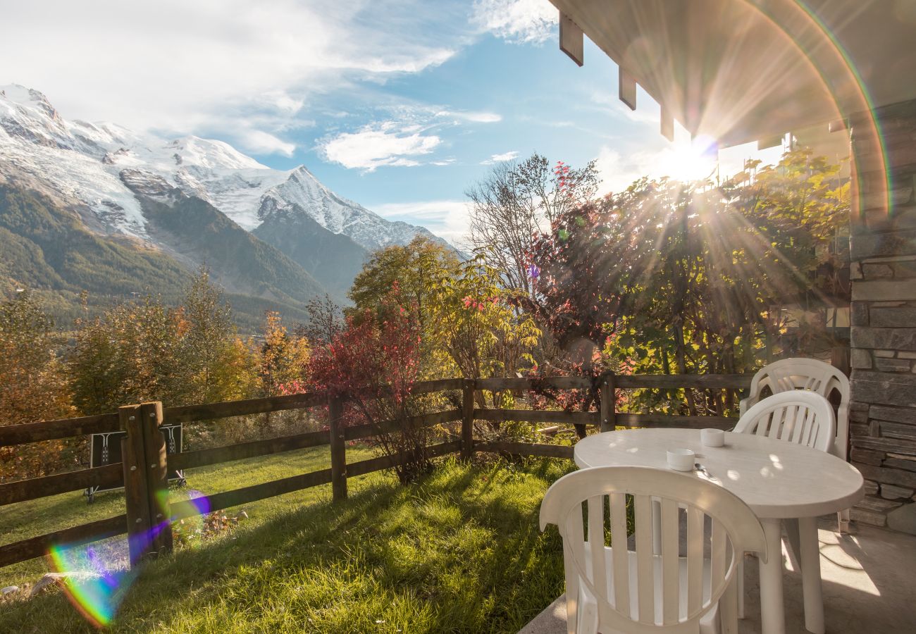 Apartment in Chamonix-Mont-Blanc - Le Cretet 2 - Jardin Privé avec Vue Mont-Blanc