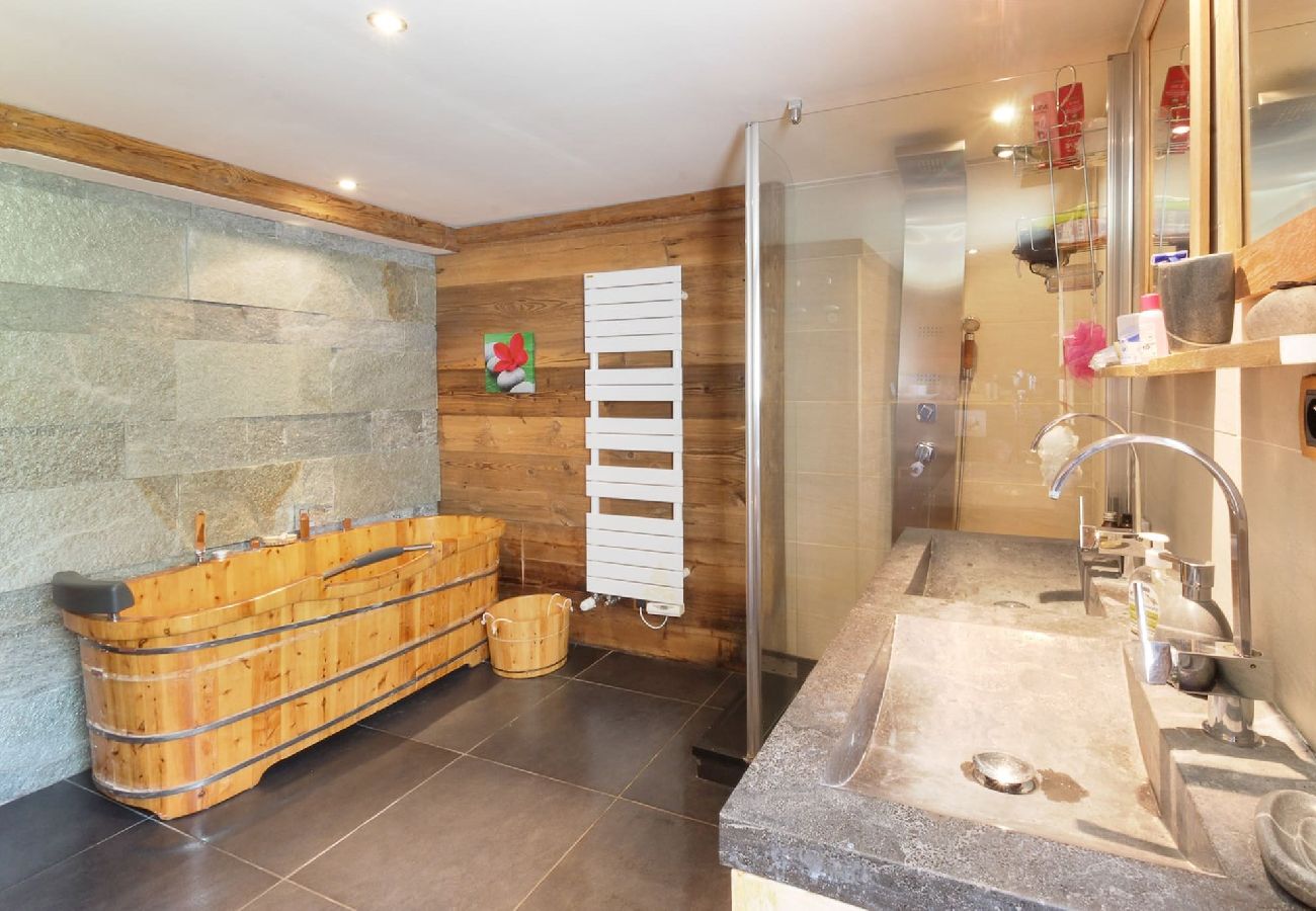 Chalet in Les Houches - Chalet YOLO - Jacuzzi & Sauna - Grand jardin