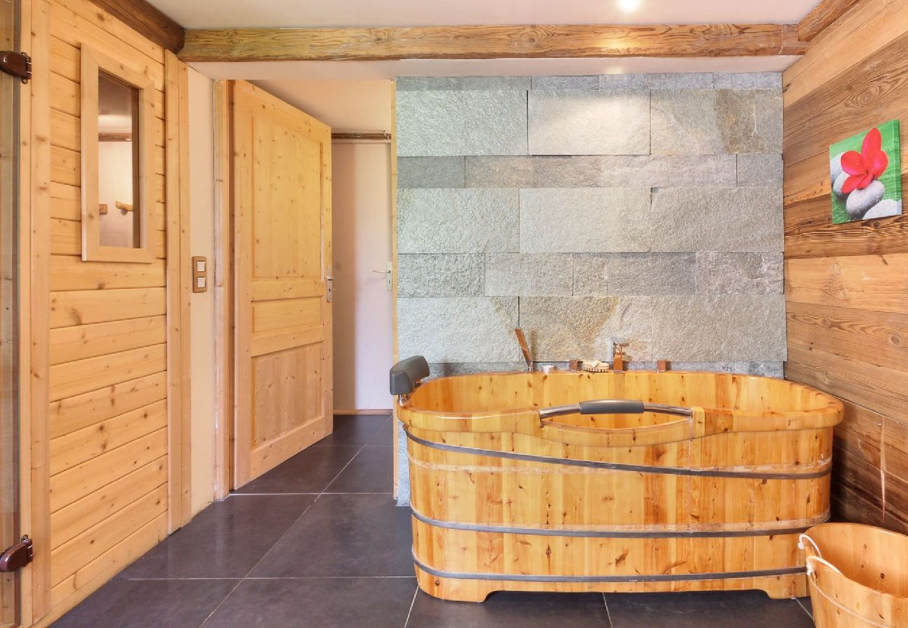 Chalet in Les Houches - Chalet YOLO - Jacuzzi & Sauna - Grand jardin