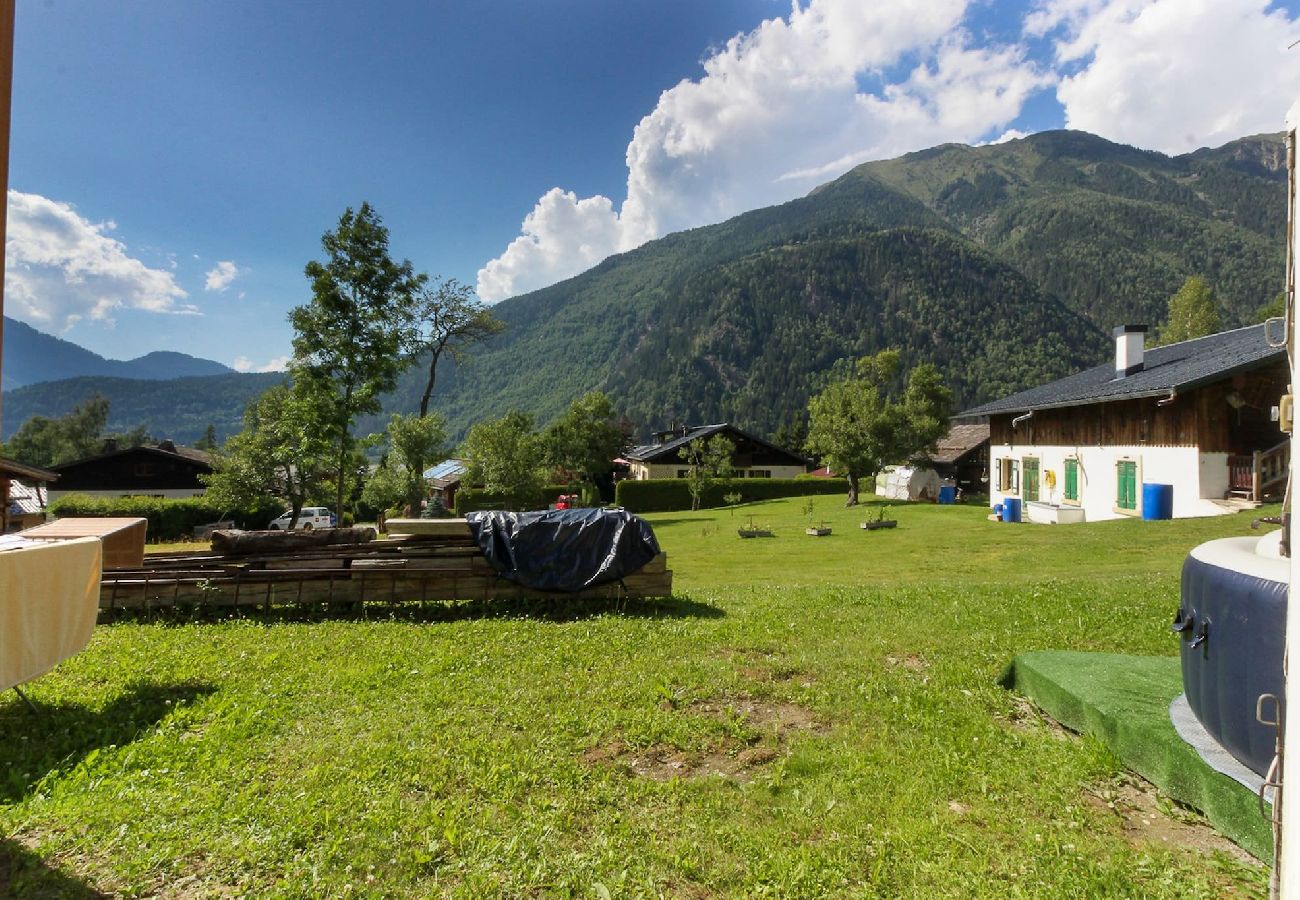 Chalet in Les Houches - Chalet YOLO - Jacuzzi & Sauna - Grand jardin