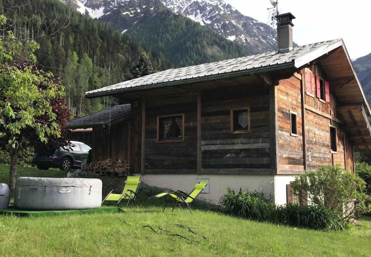 Chalet in Les Houches - Chalet YOLO - Jacuzzi & Sauna - Grand jardin