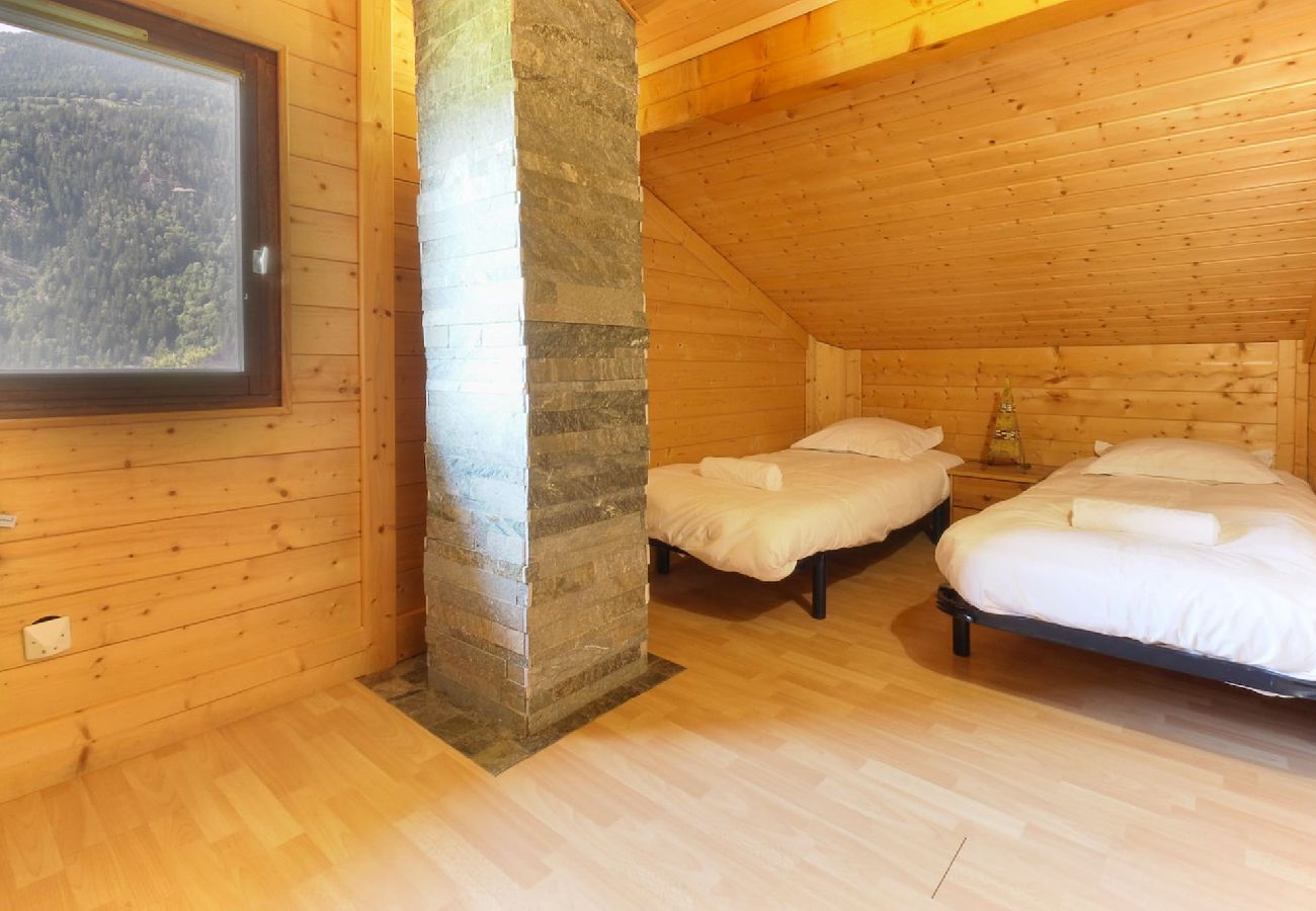 Chalet in Les Houches - Chalet YOLO - Jacuzzi & Sauna - Grand jardin