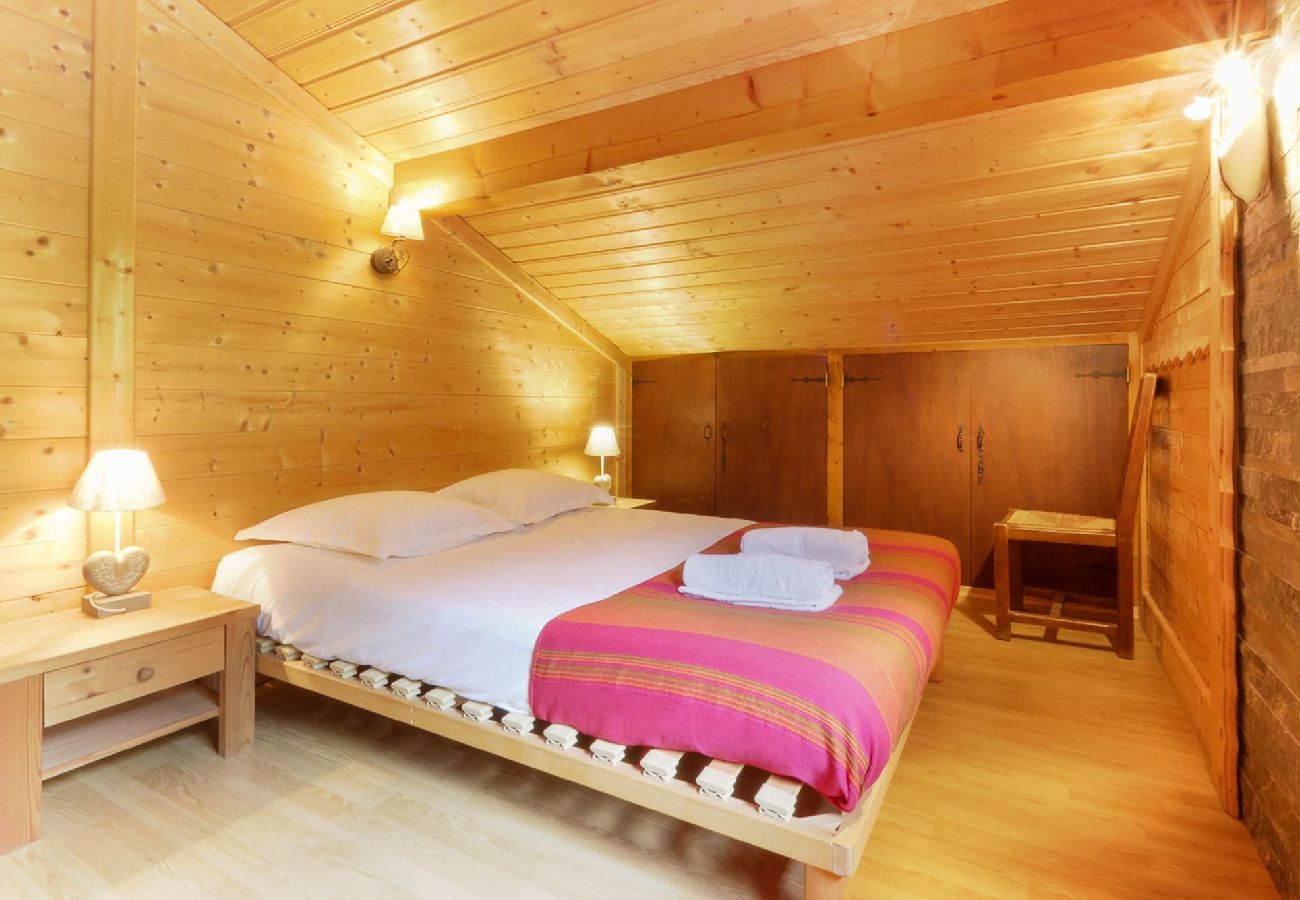 Chalet in Les Houches - Chalet YOLO - Jacuzzi & Sauna - Grand jardin