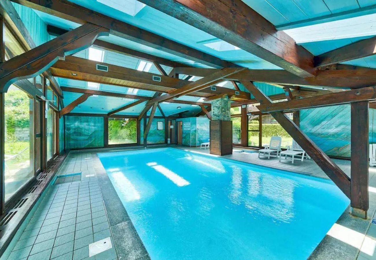 Apartment in Les Houches - Le Gouter - Piscine - Ski aux pieds