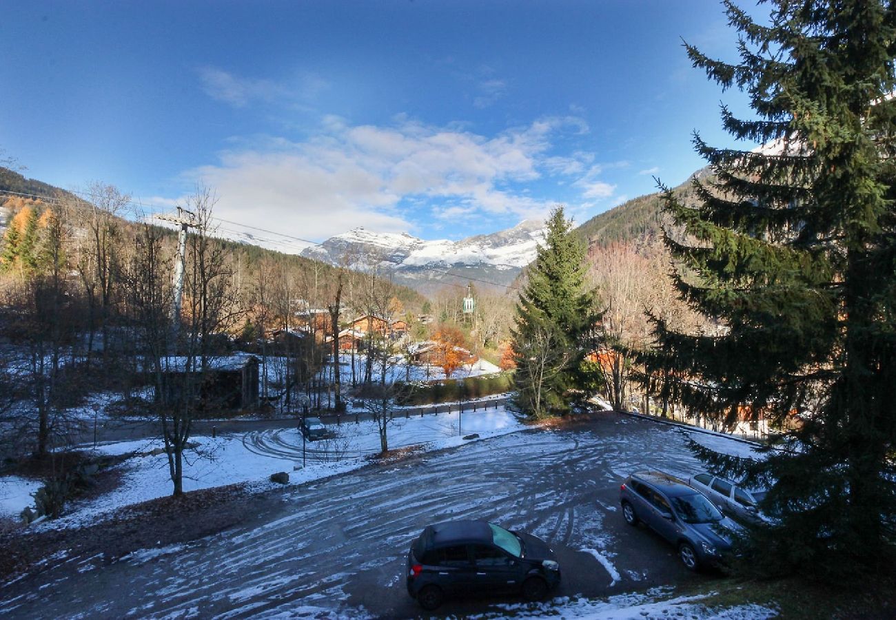 Apartment in Les Houches - Le Gouter - Piscine - Ski aux pieds