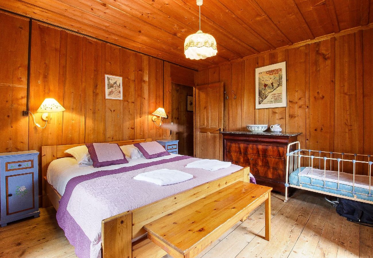 Chalet in Les Houches - Chalet des Chavants -Grand jardin- vue Mt-Blanc