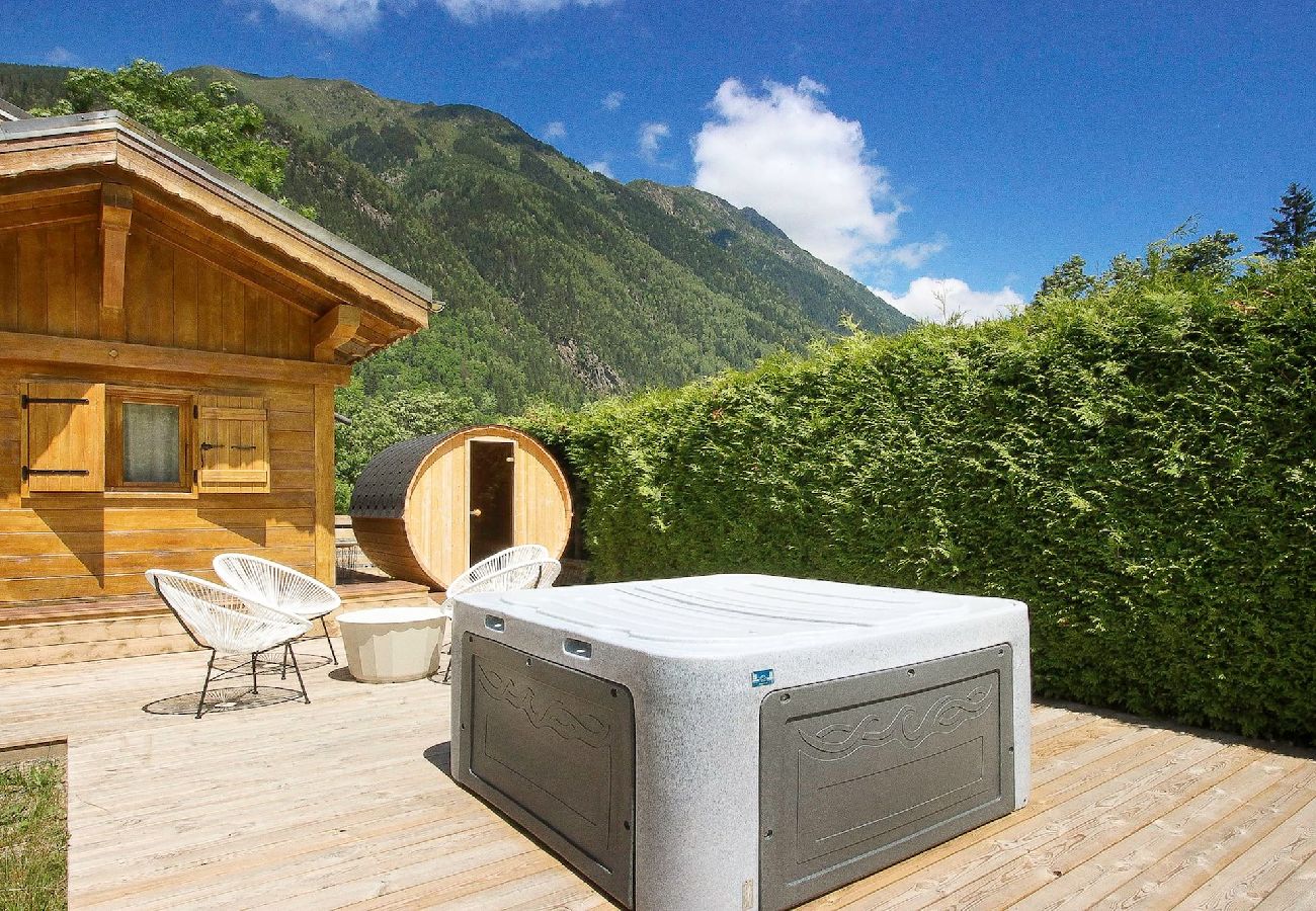 Chalet in Les Houches - Chalet Bechar - Garden - Sauna & Jacuzzi