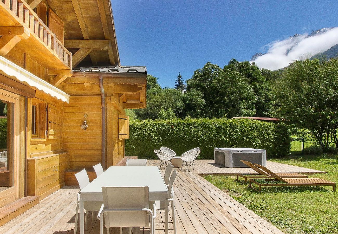 Chalet in Les Houches - Chalet Bechar - Garden - Sauna & Jacuzzi