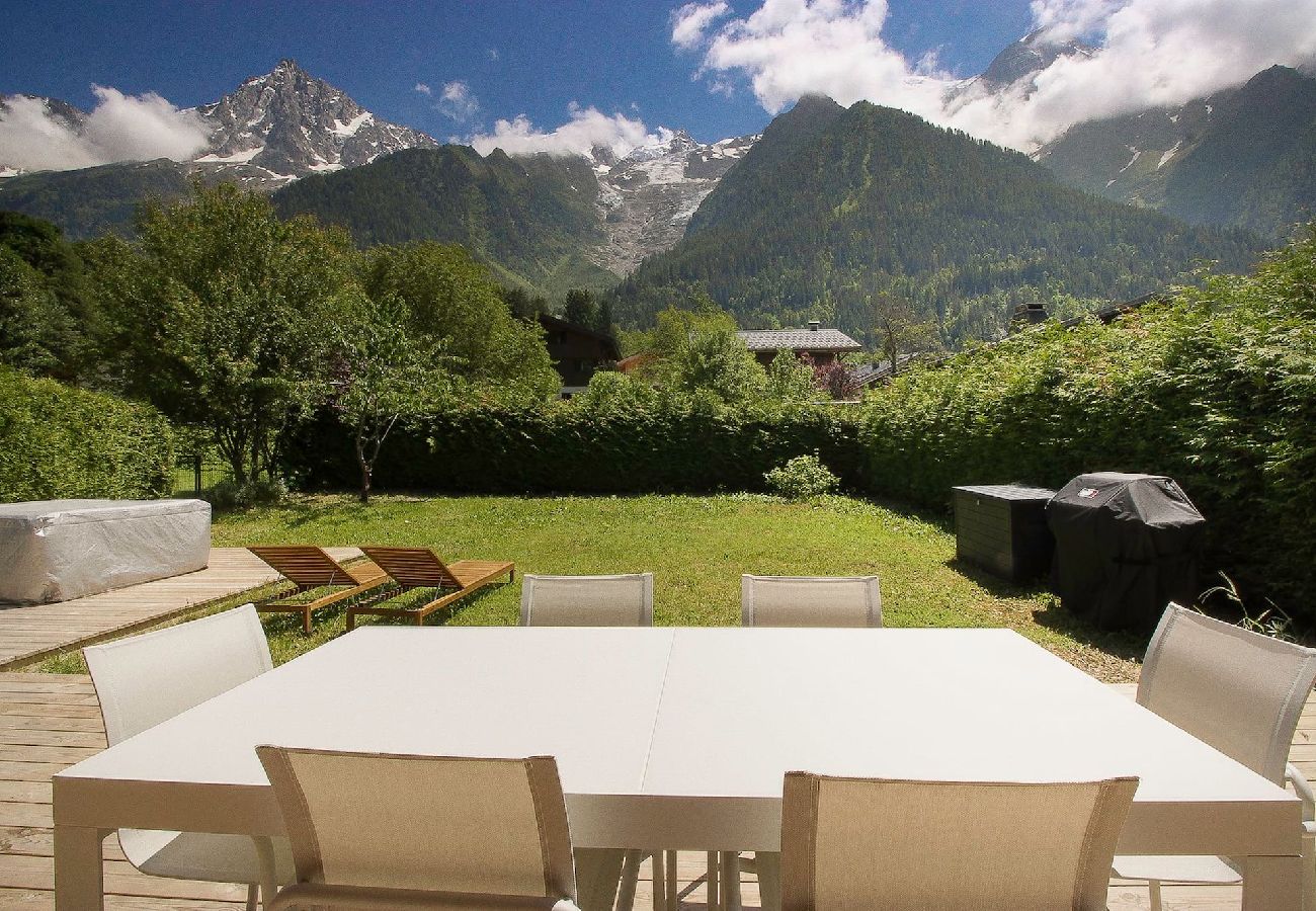 Chalet in Les Houches - Chalet Bechar - Garden - Sauna & Jacuzzi