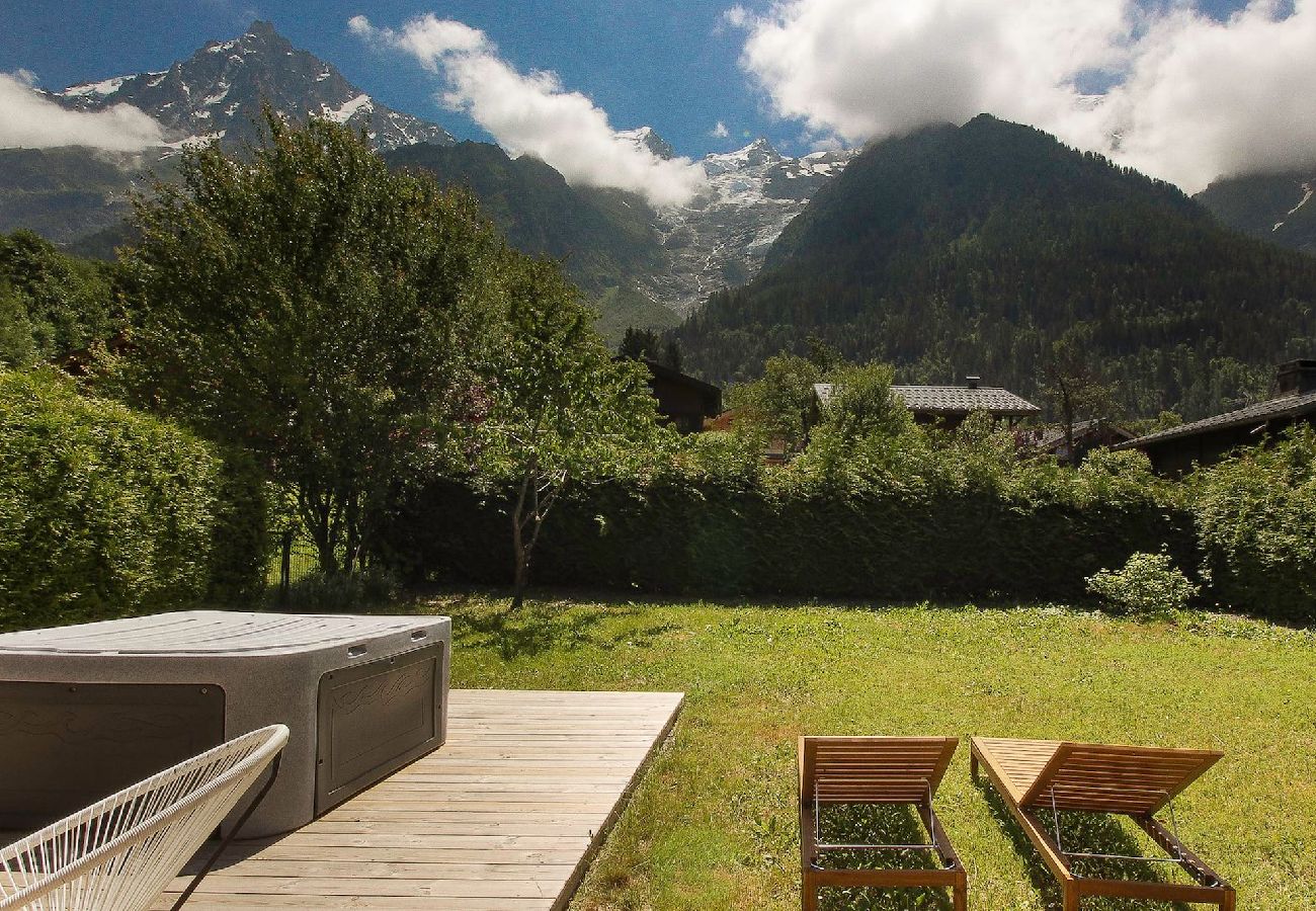 Chalet in Les Houches - Chalet Bechar - Garden - Sauna & Jacuzzi