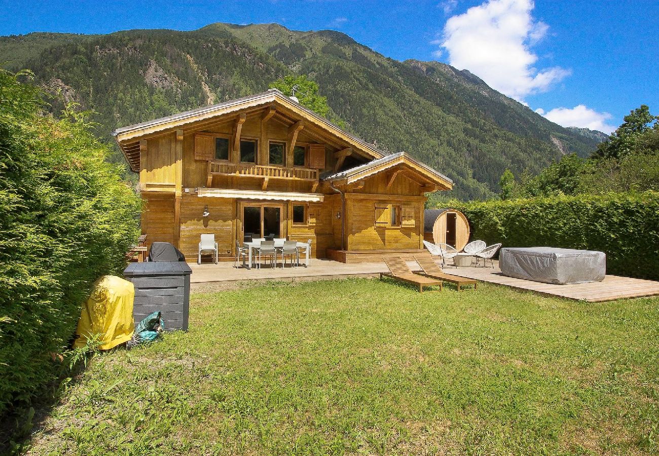 Chalet in Les Houches - Chalet Bechar - Garden - Sauna & Jacuzzi