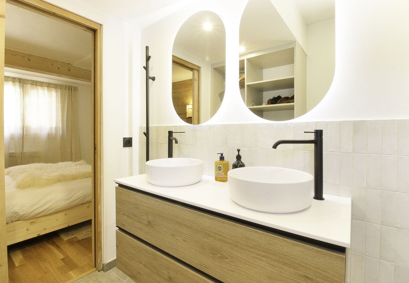 Chalet in Les Houches - Chalet Bechar Le Magnifique- Garden - Sauna & Jacu