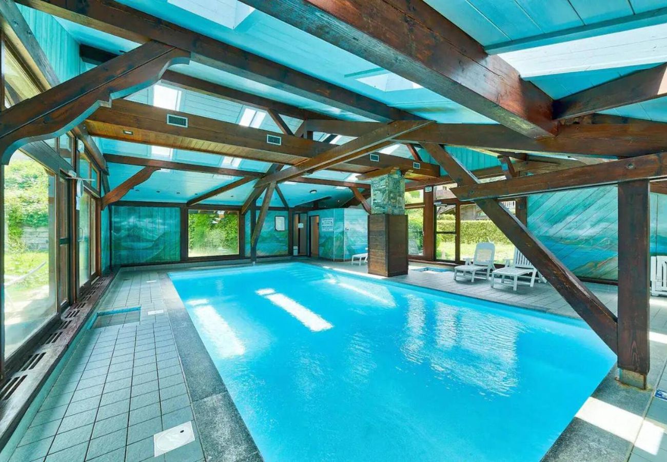 Apartment in Les Houches - Prarion - Ski aux pieds et piscine