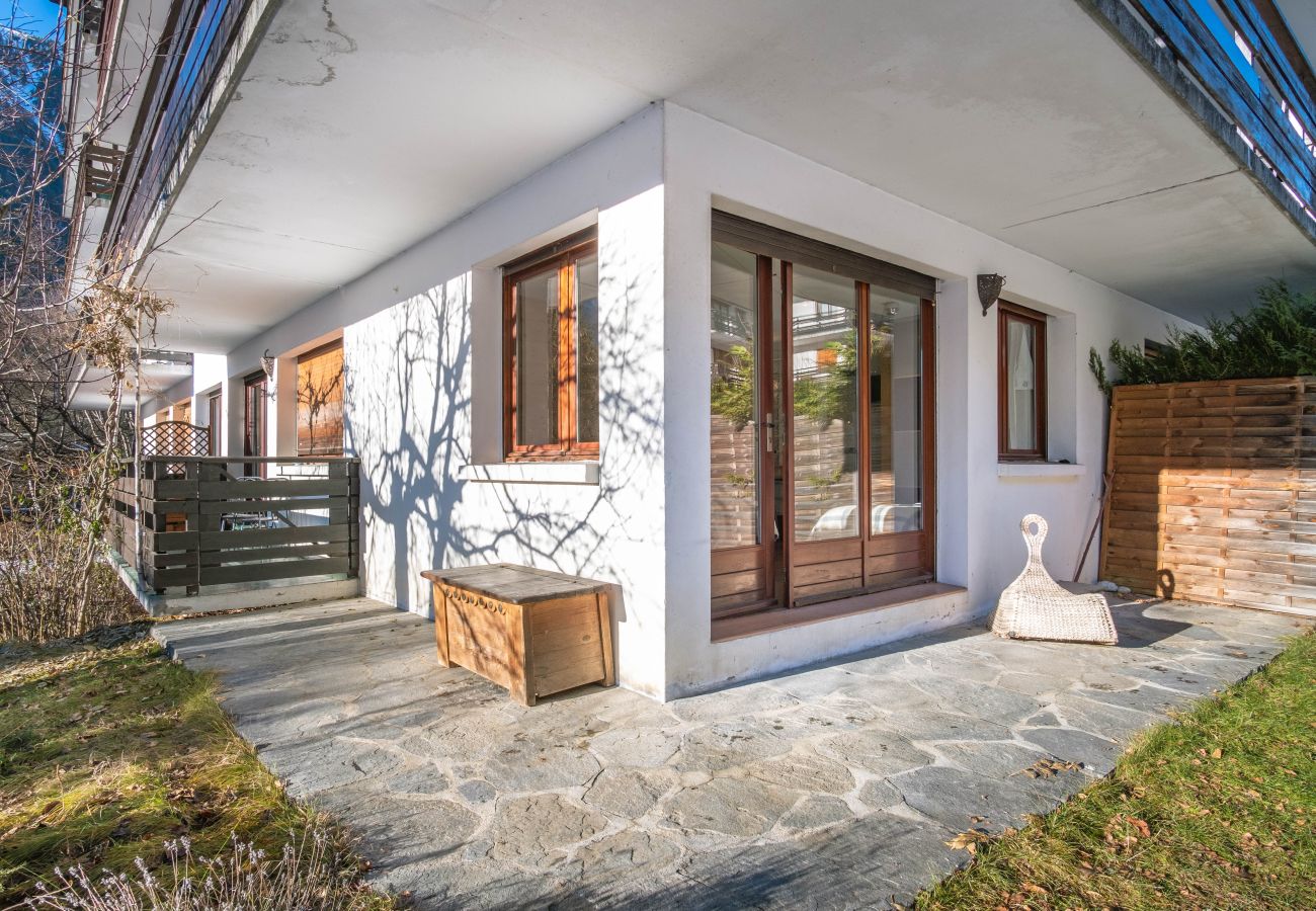 Apartment in Chamonix-Mont-Blanc - Les Tussilages - Balcon et Terrasse vue Mont-Blanc