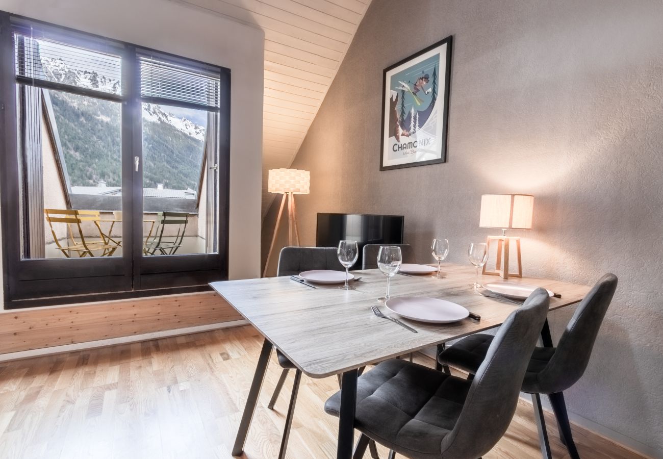 Apartment in Chamonix-Mont-Blanc - Triplex - Hypercentre - Balcon avec vue montagnes