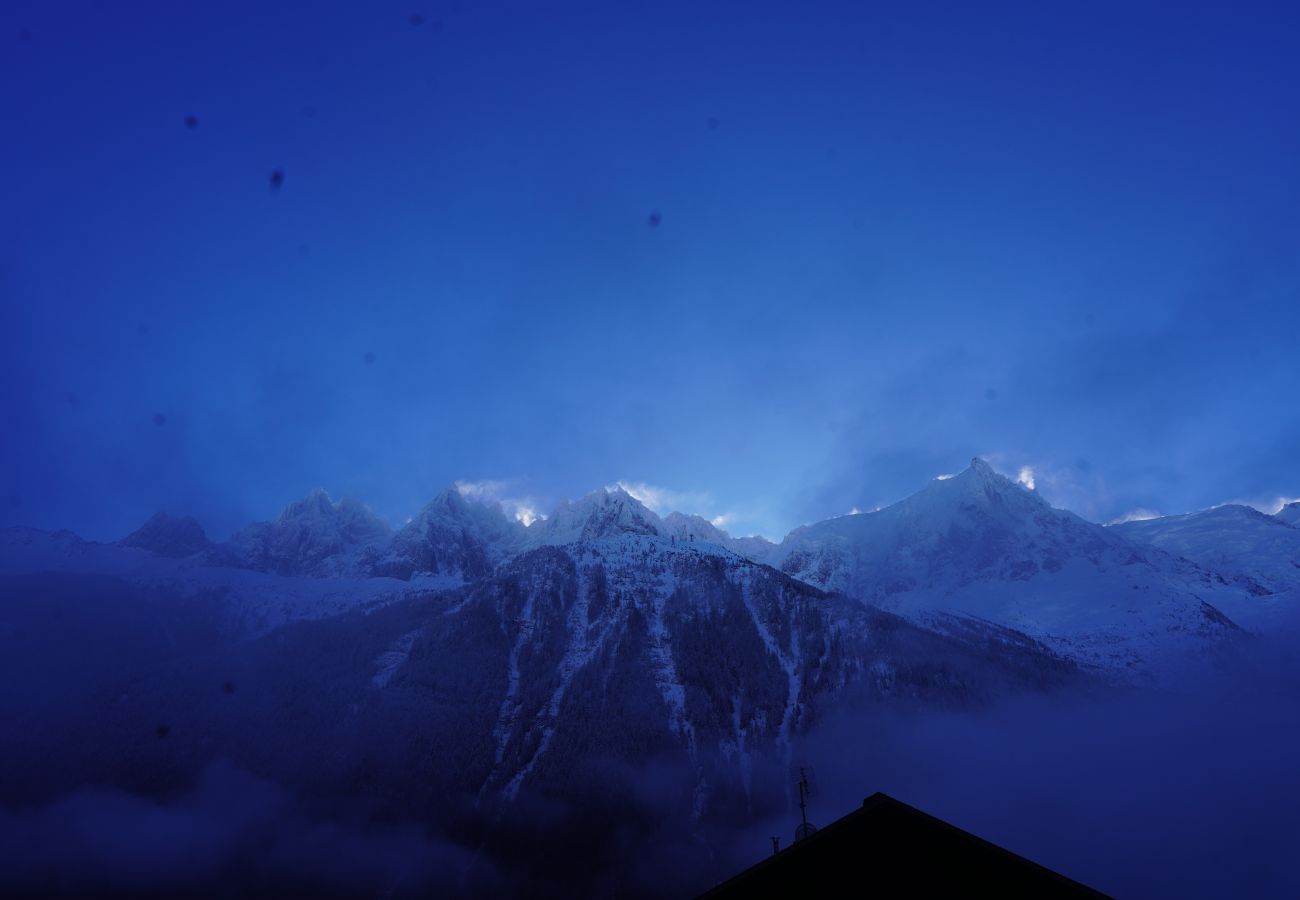 Chalet in Chamonix-Mont-Blanc - Chalet Moussoux – Vue Mont-Blanc, Jardin, Hammam