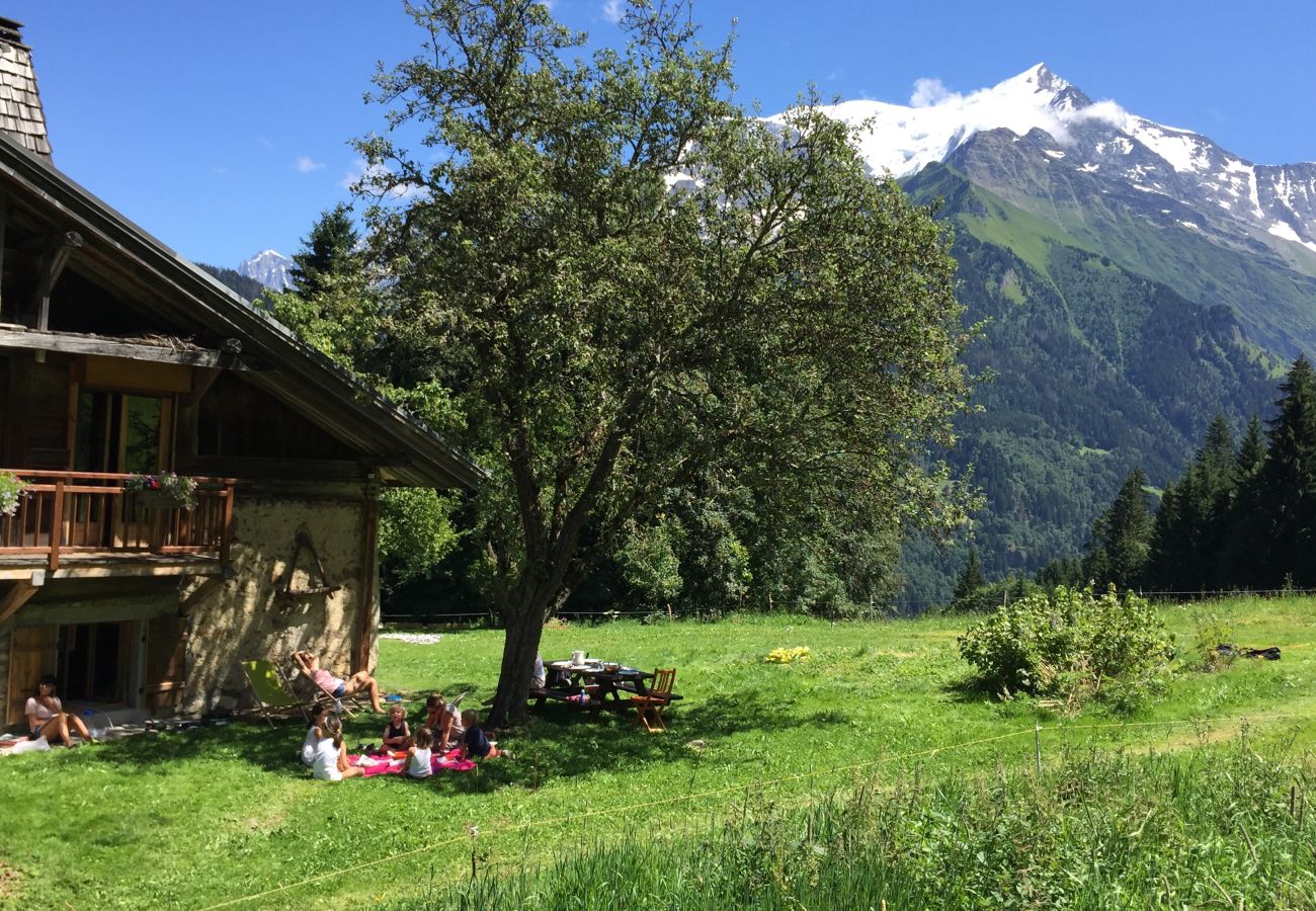 Chalet in Saint-Gervais-les-Bains - La Ferme des Ours - Skis aux pieds - Saint Gervais