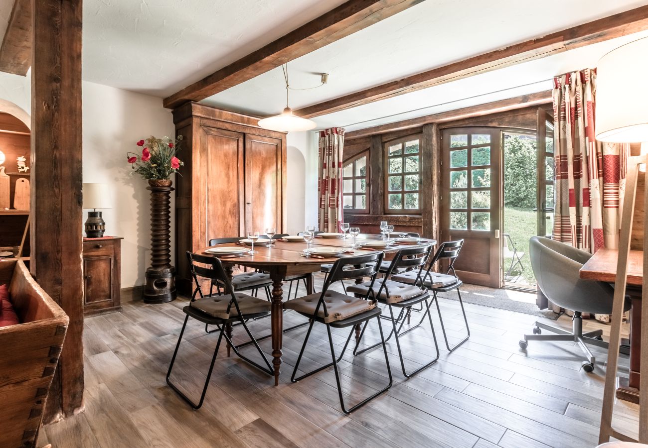 Chalet in Les Houches - Chalet Poya - 2 appt - Jardin - Privée