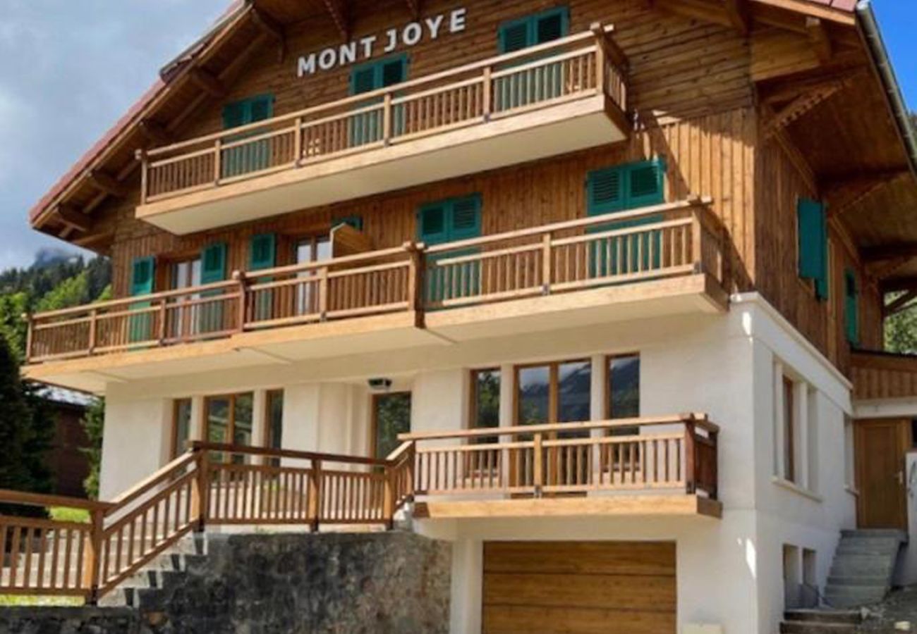 Apartment in Saint-Gervais-les-Bains - Appt Mont Joye - Ski aux pieds 