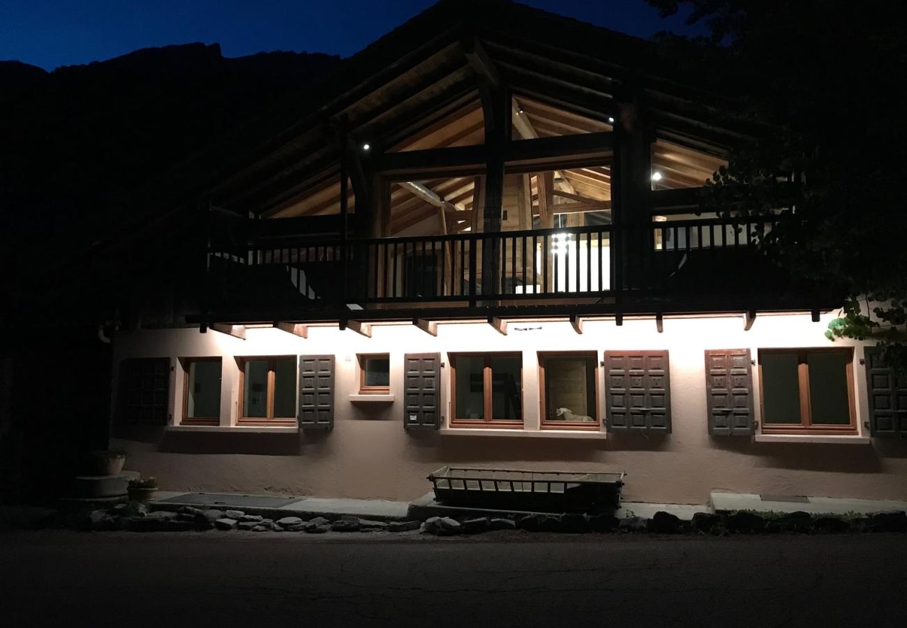 Chalet in Servoz - Chalet du Mont