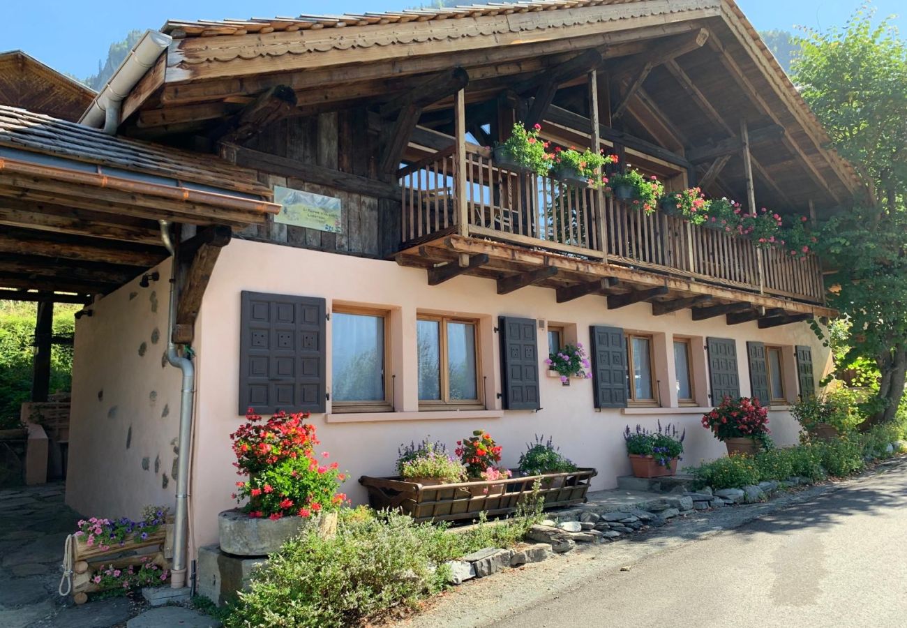 Chalet in Servoz - Chalet du Mont