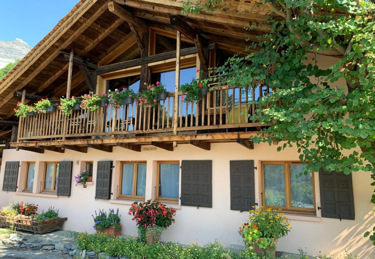 Chalet in Servoz - Chalet du Mont