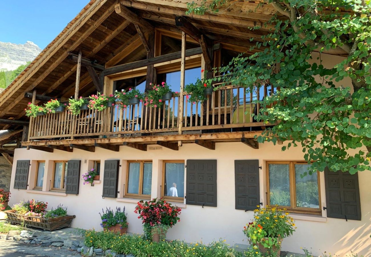 Chalet in Servoz - Chalet du Mont