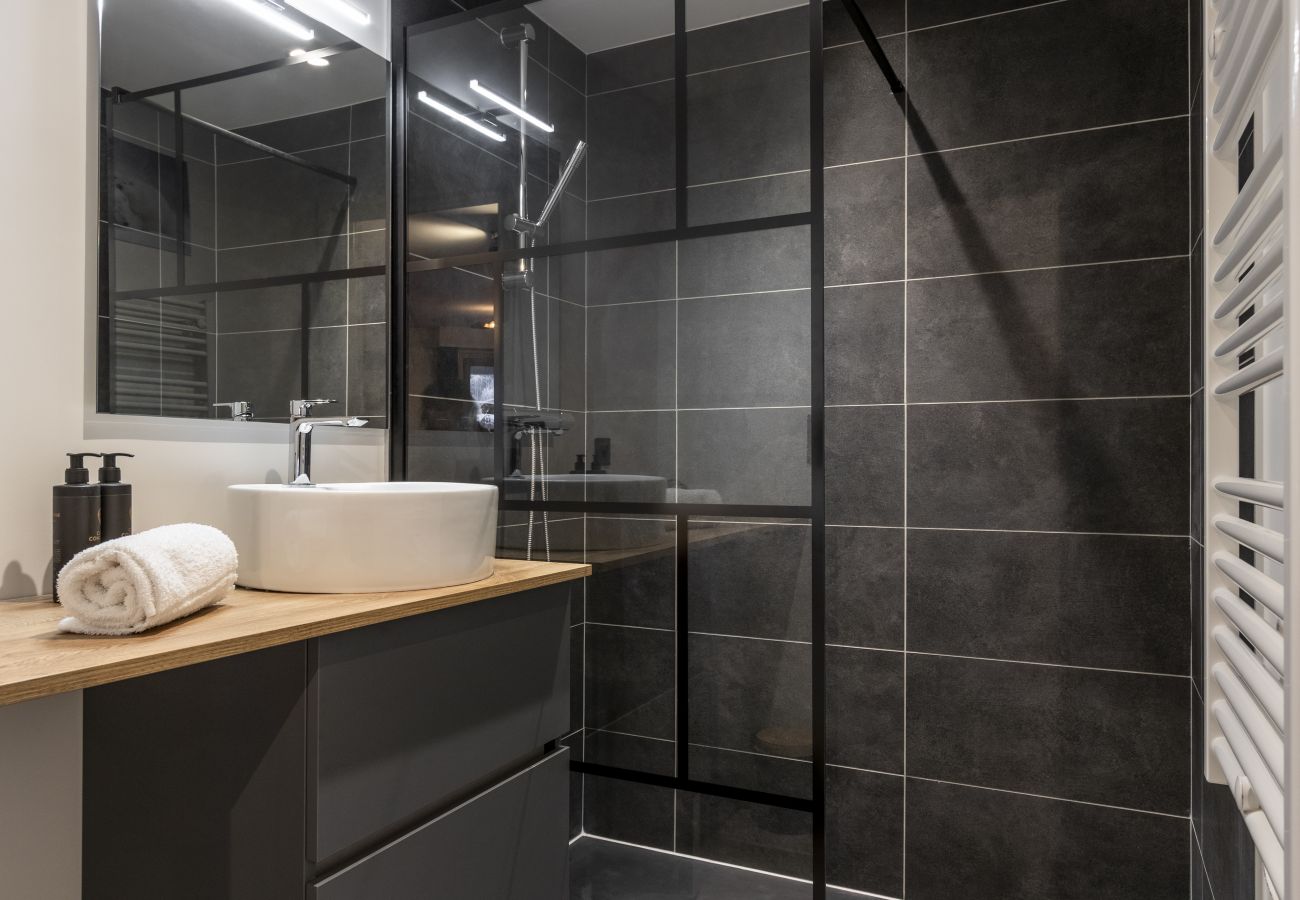 Apartment in Les Houches - The Bear – Sauna, Piscine - Face au Kandahar