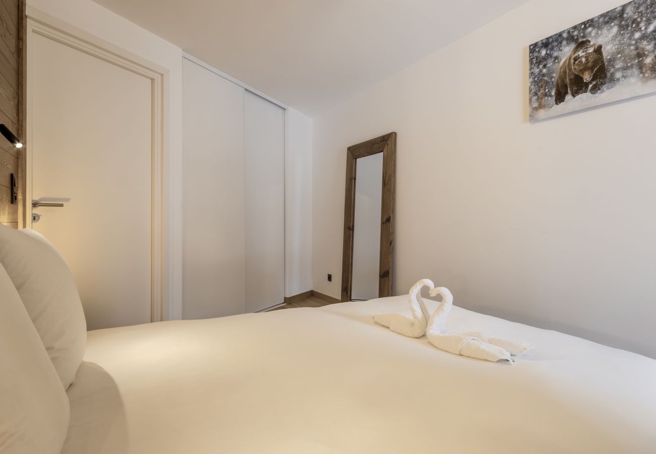 Apartment in Les Houches - The Bear – Sauna, Piscine - Face au Kandahar
