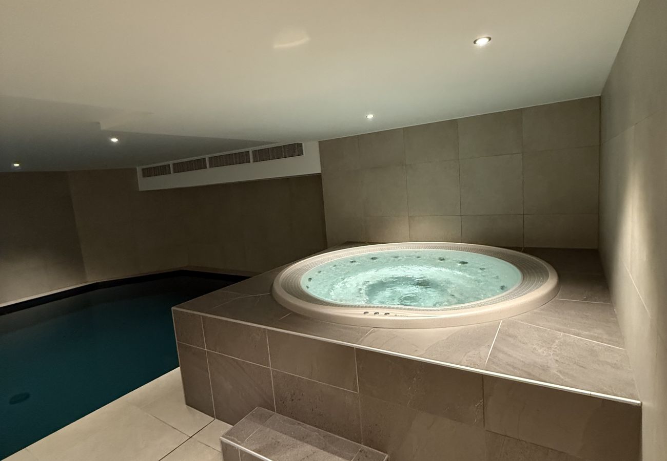 Apartment in Les Houches - The Bear – Sauna, Piscine - Face au Kandahar