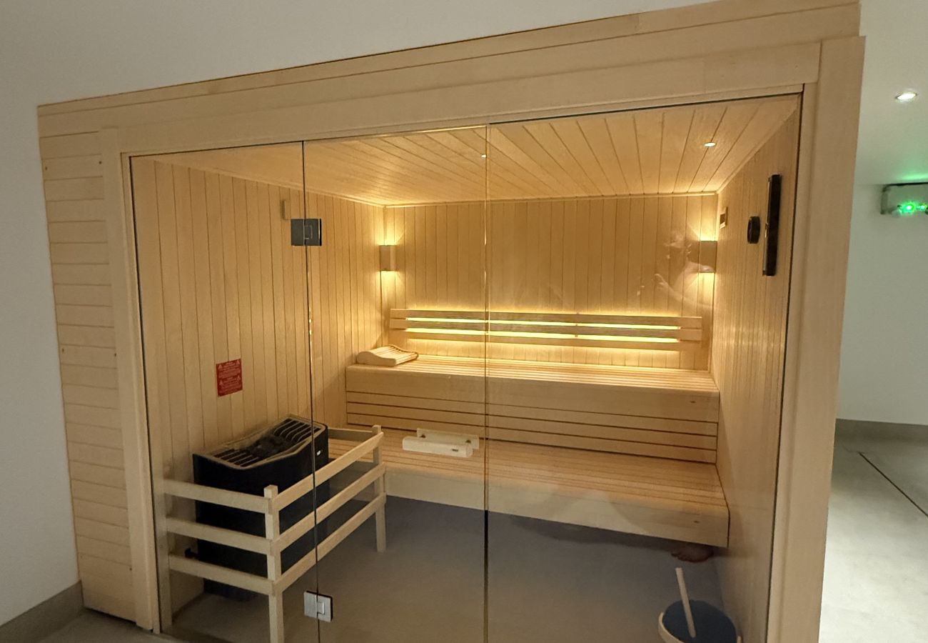Apartment in Les Houches - The Bear – Sauna, Piscine - Face au Kandahar