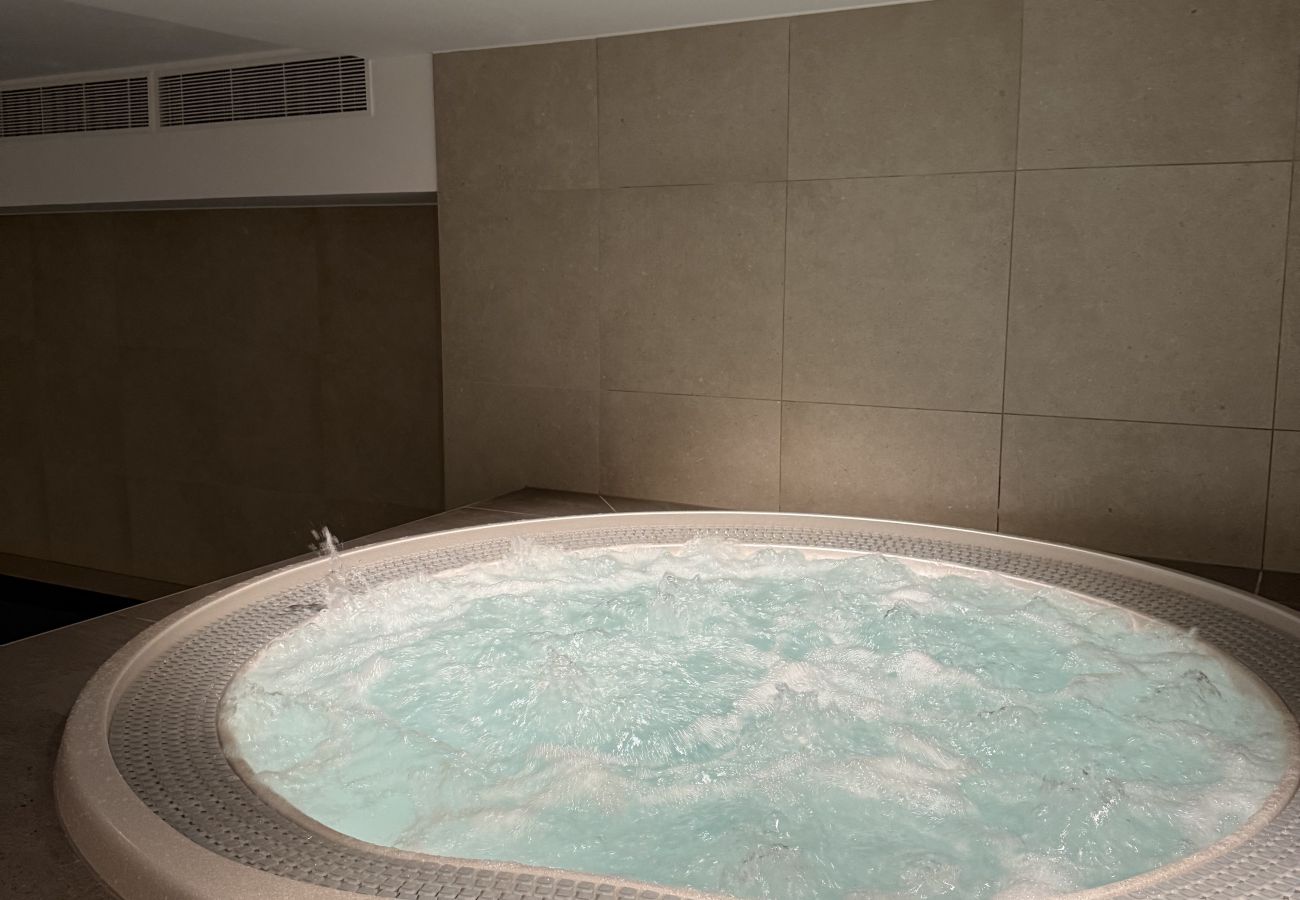 Apartment in Les Houches - The Bear – Sauna, Piscine - Face au Kandahar