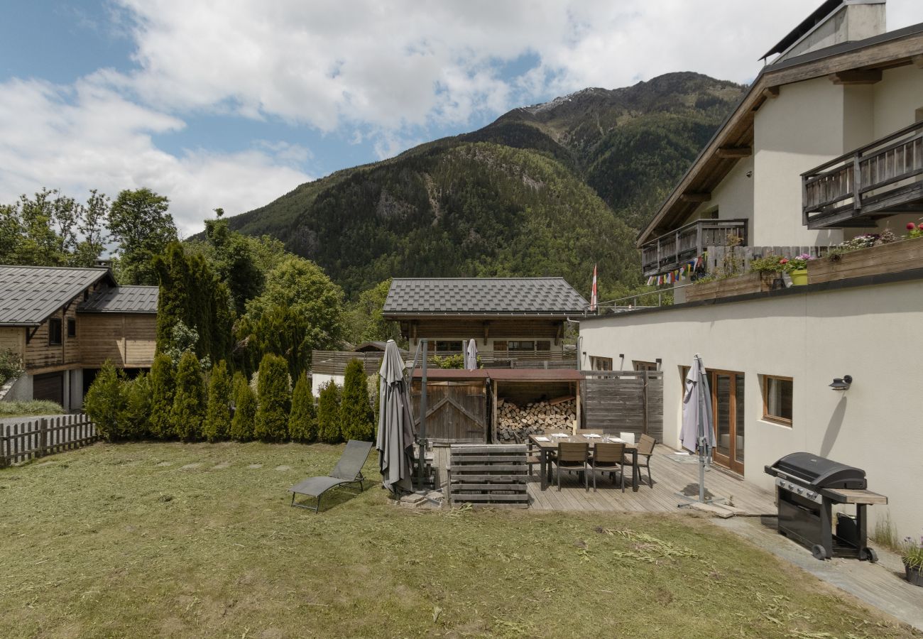 Apartment in Chamonix-Mont-Blanc - Pierre Belle - 80m² - Grande Terrasse et Jardin