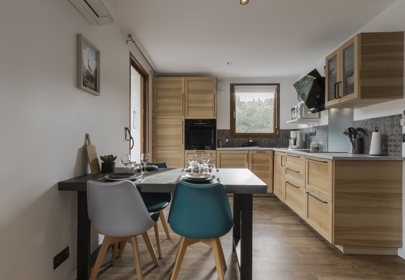 Apartment in Saint-Gervais-les-Bains - Tout Schuss - Centre St Gervais - Vue dégagée