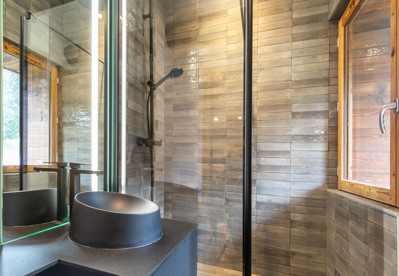 Apartment in Demi-Quartier - Le Black Wood - Chalet famille avec sauna, balnéo